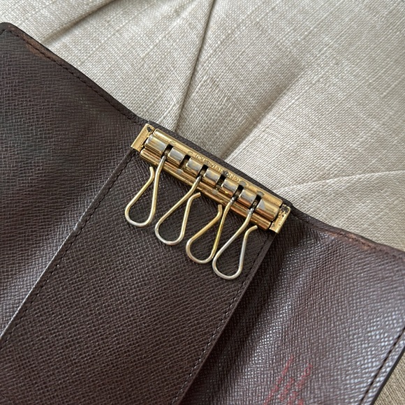 LV damier ebene 6 key holder - Picture 3 of 6